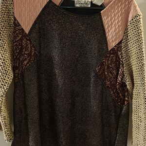 Gimmicks Black and Gold Textured Top